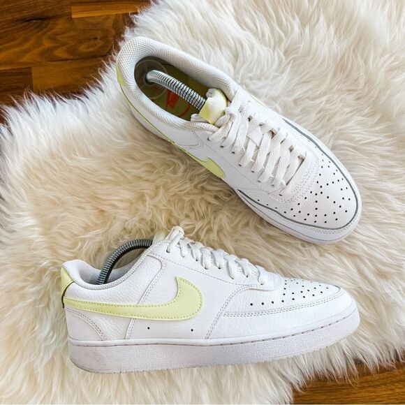 🍋 Nike • Women's Court Vision Low Sneaker White/Lt Zitron-bright Mango Size 8.5 - Picture 1 of 11